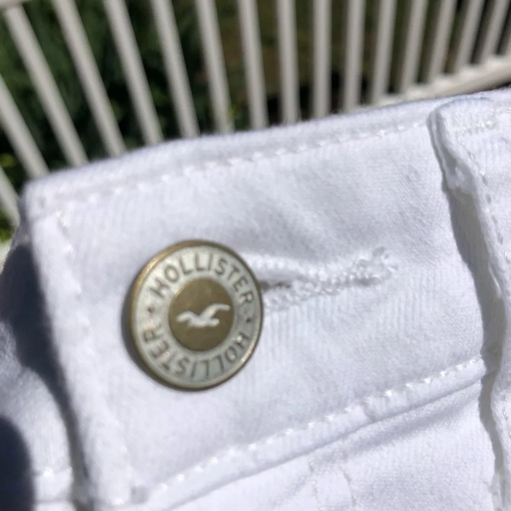 Hollister Classic Stretch High-Rise Super Skinny white jeans - Picture 5 of 10